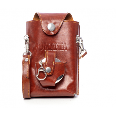 Plosca din inox in toc din piele ecologica maro coniac, 250 ml, 1 pahar pliabil.